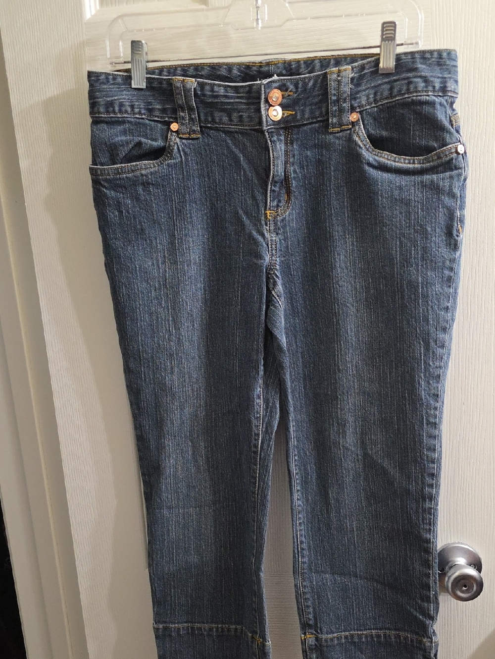 Daisy Fuentes Cropped Straight-Leg Jeans Size 10